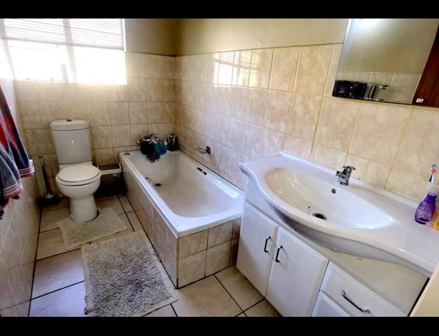 3 BEDROOM HOUSE FOR SALE IN DERSLEY